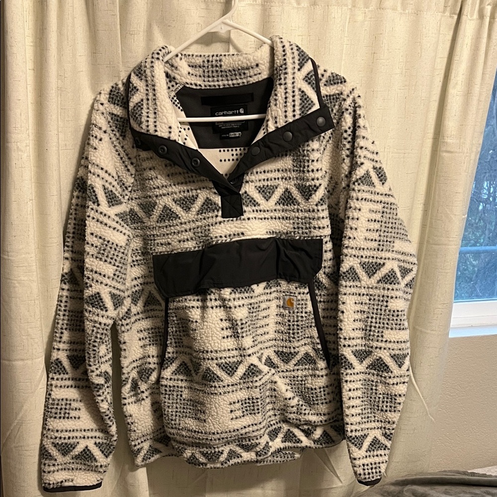 Carhartt women's Geometric  Black, grey and white pull over